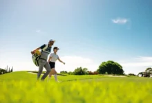 muž a žena na golfu