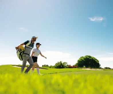 muž a žena na golfu