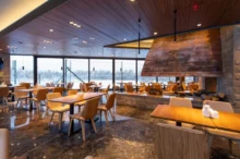 Jídelna horského hotelu.