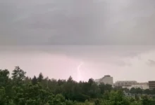 bouřka nad českým městem