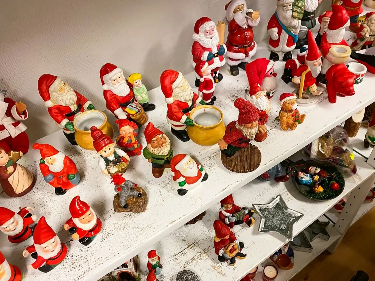 Kýčovité postavičky jsou stále oblíbenéSshutterstock | TVGURU.cz kýčovité figurky