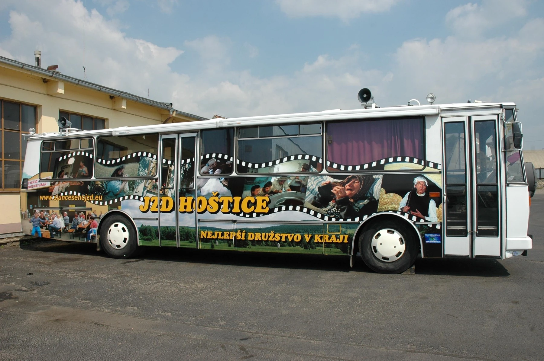 profimedia-0157454346 | TVGURU.cz autobus Zemák - Hoštice - Bývalý autobus Zemák na dvoře ČSAD ST TRANS Strakonice (2007)