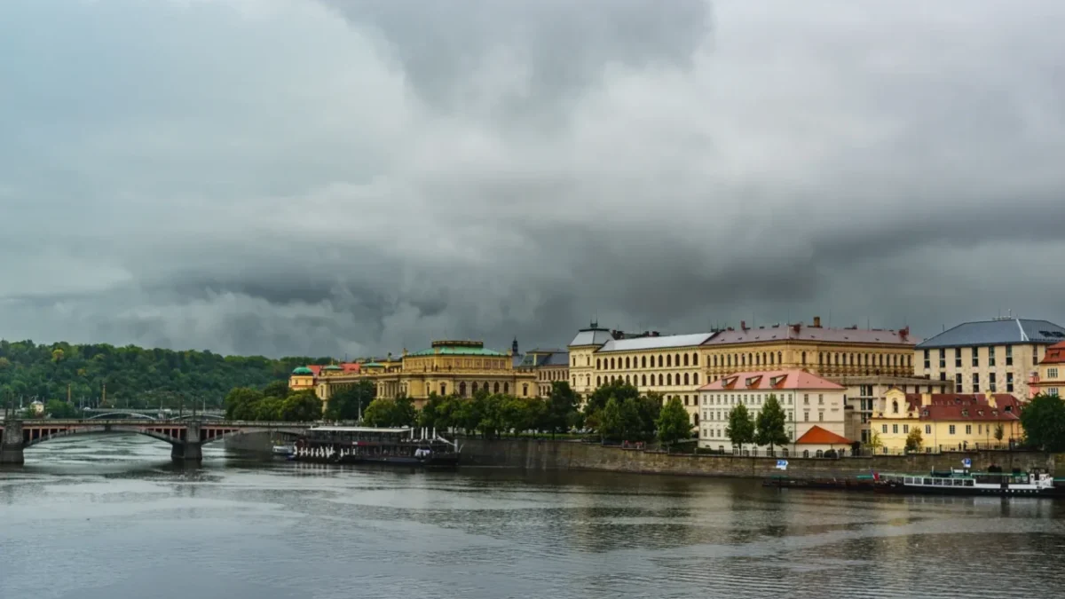 oblačná Praha
