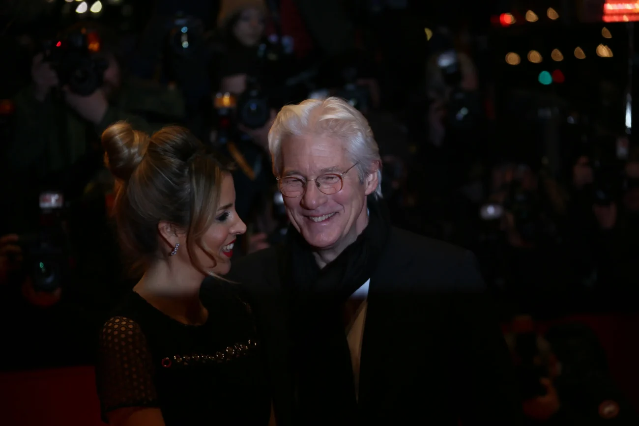 shutterstock_576911611 1 | TVGURU.cz Richard Gere s manželkou.
