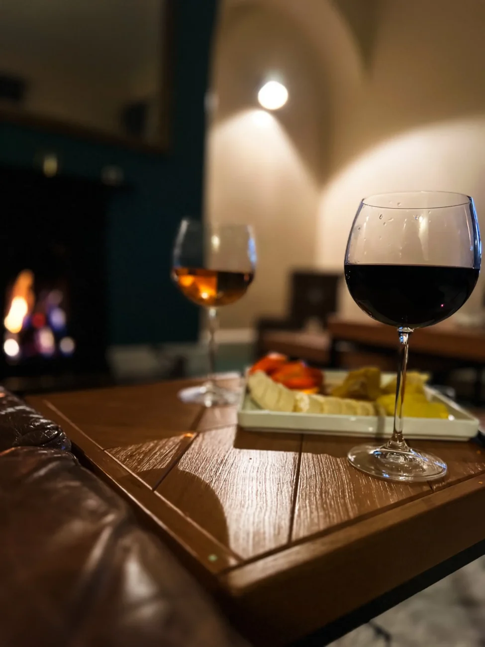 Stál za její smrtí démon alkohol? Zdroj: Shutterstock | TVGURU.cz Alkohol na stole.