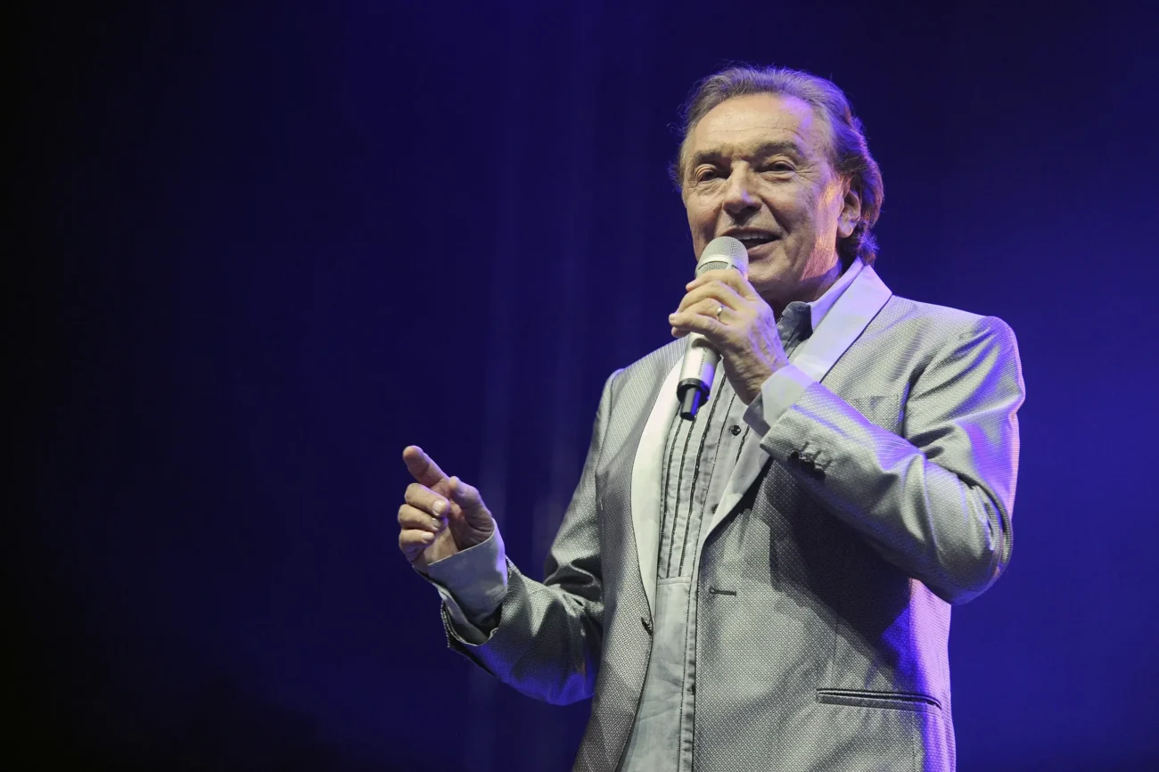 Zpěvačka nazpívala i hit s Karlem Gottem. Zdroj: Shutterstock | TVGURU.cz Zpívající Karel Gott.