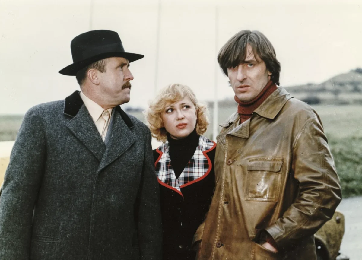 Petr Nárožný, Naďa Konvalinková, Karel Heřmánek (scéna z filmu Šéfe, to je věc!, 1982)