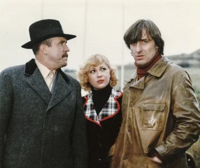Petr Nárožný, Naďa Konvalinková, Karel Heřmánek (scéna z filmu Šéfe, to je věc!, 1982)