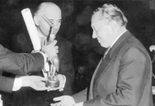 Karel Zeman s cenou na festivalu v Bruselu.
