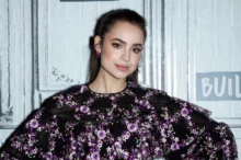 Pózující herečka Sofia Carson.