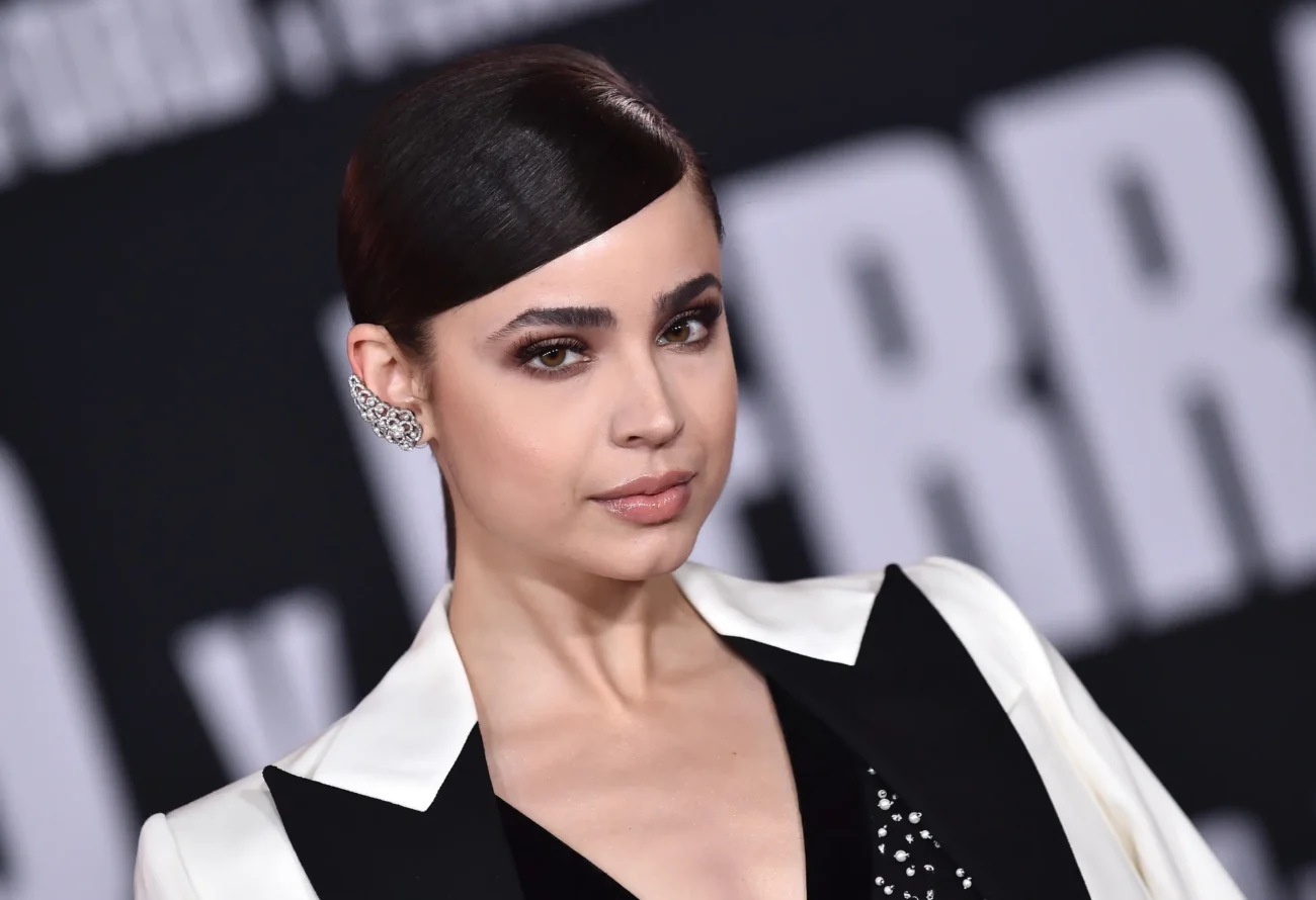 shutterstock_1595695336-2 | TVGURU.cz Detailní fotka herečky Sofie Carson.
