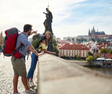 Turisté na Karlově mostě.