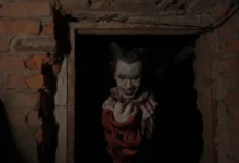 Joker schovávající se ve tmě.