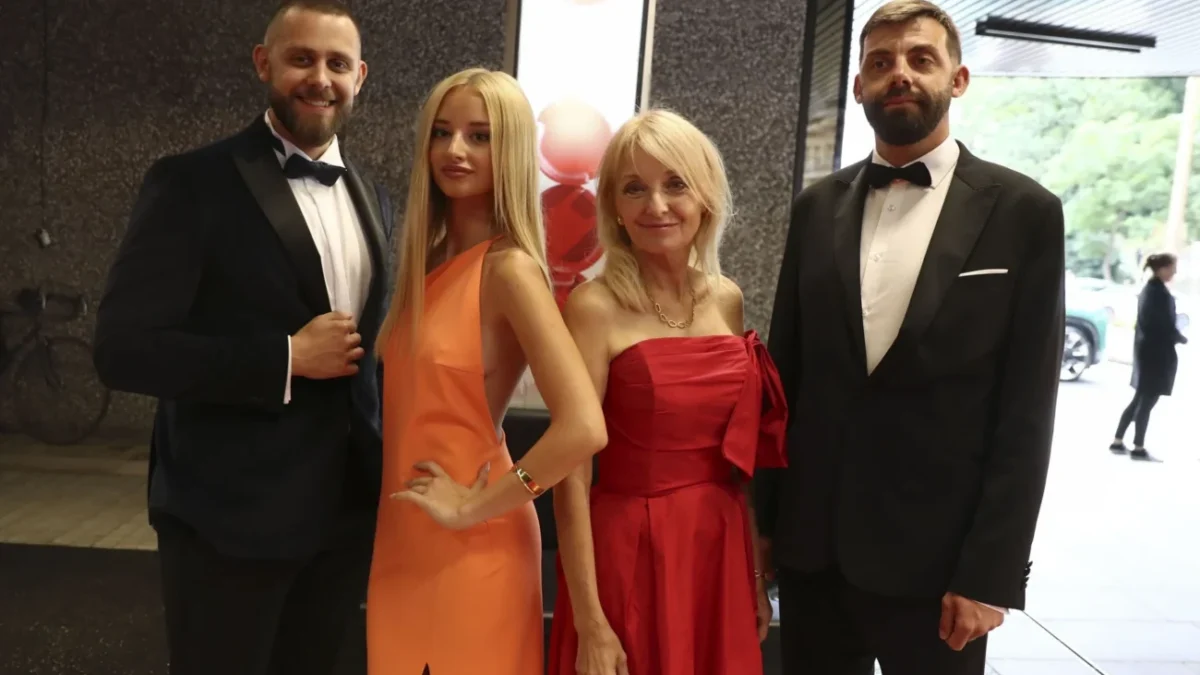 Karlovy Vary 2.7.2024 (58.MFF Karlovy Vary): Veronika Žilková, dcera Kordula Stropnická, synové Vincent a Cyril Navrátil