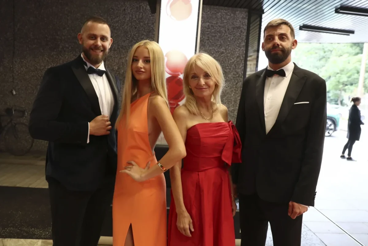 Karlovy Vary 2.7.2024 (58.MFF Karlovy Vary): Veronika Žilková, dcera Kordula Stropnická, synové Vincent a Cyril Navrátil