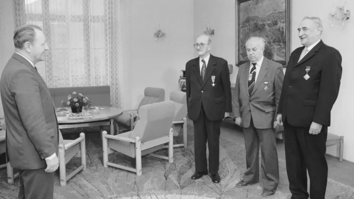 Rozdávání Řádu Klementa Gottwalda.