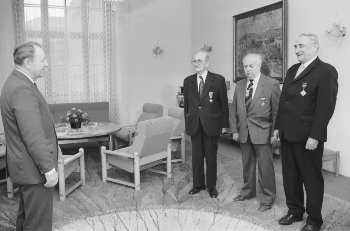 Rozdávání Řádu Klementa Gottwalda.