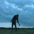 Zombík pohybující se venku.