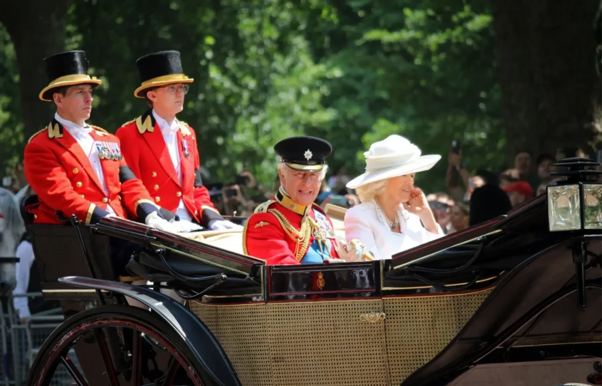 Král Charles III. s manželkou Camillou