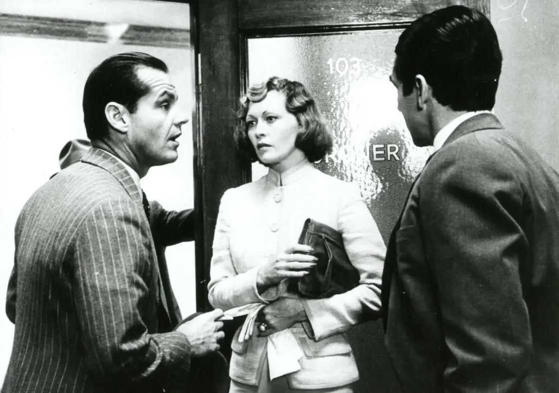 Černobílá fotografie filmu Čínská čtvrť.