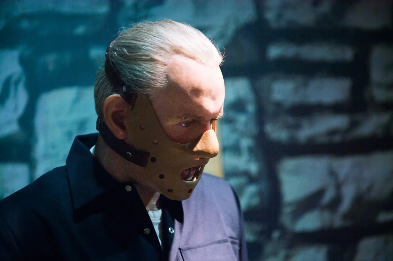 Hannibal Lecter s maskou.