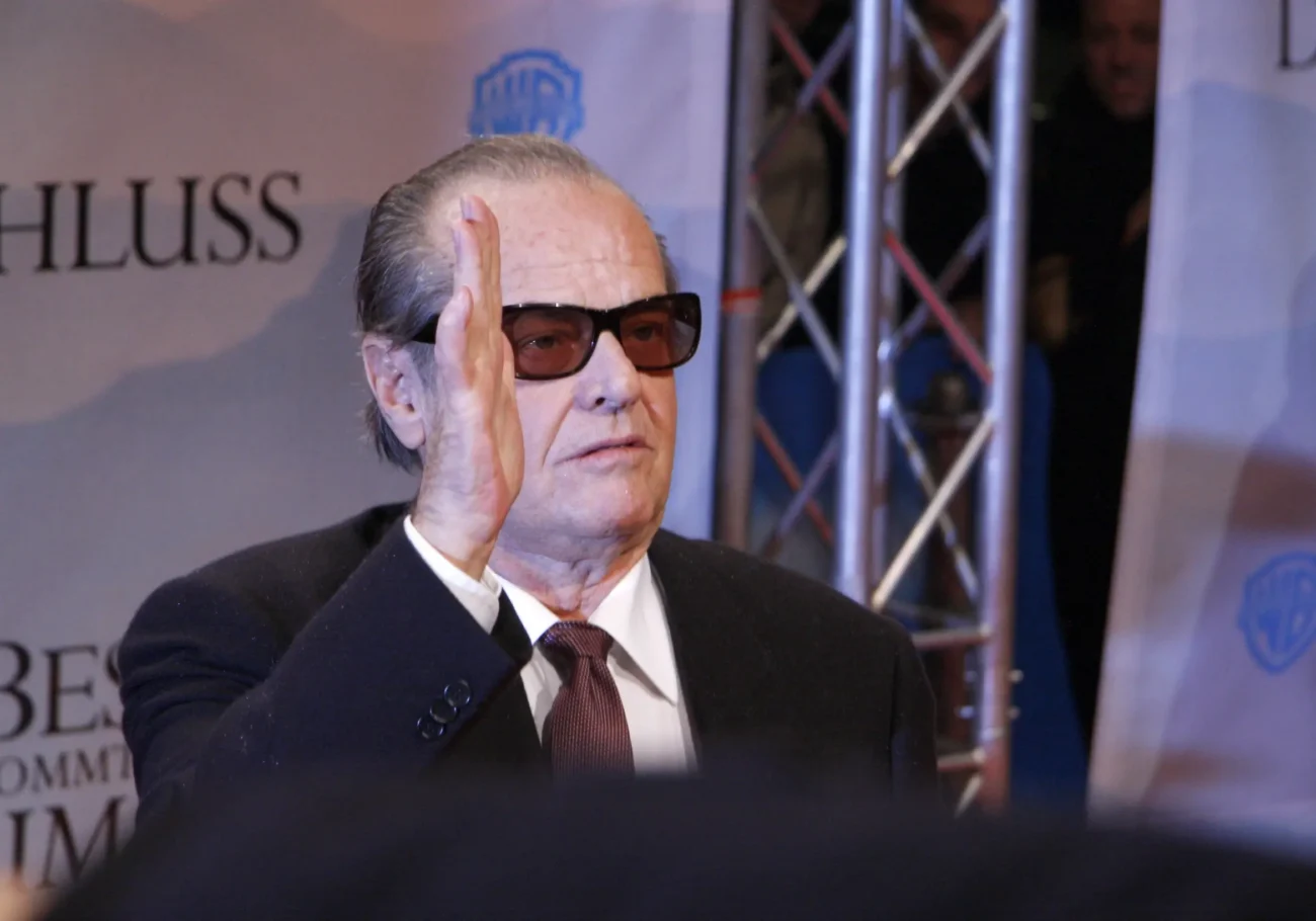 shutterstock_172938902-2 | TVGURU.cz Mávající Jack Nicholson.