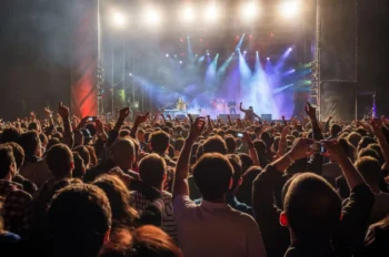 Rock zvedá fanoušky ze židlí