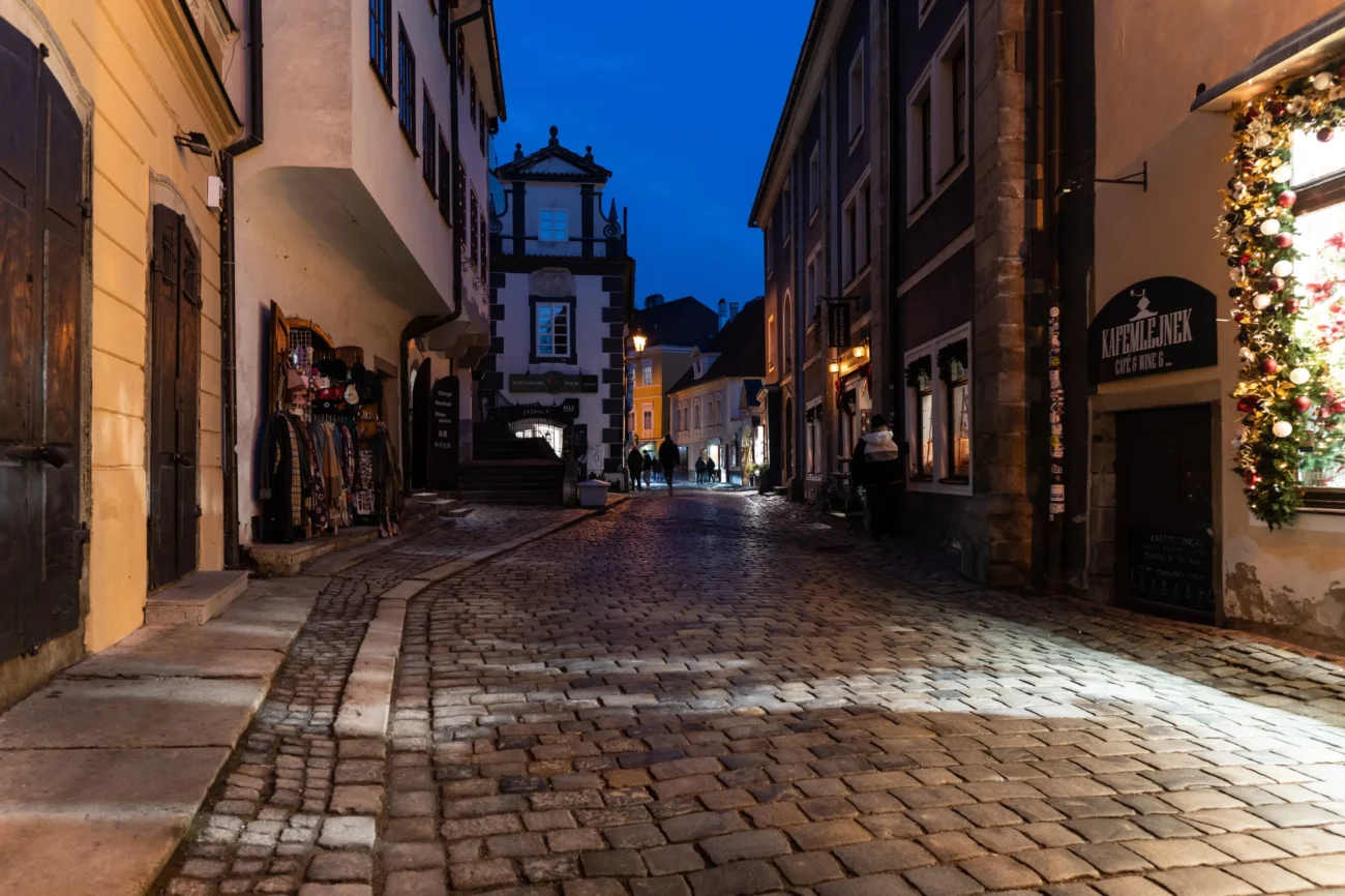 shutterstock_2640561883-2 | TVGURU.cz Pohled na noční Český Krumlov.