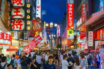 Noční Japonsko.