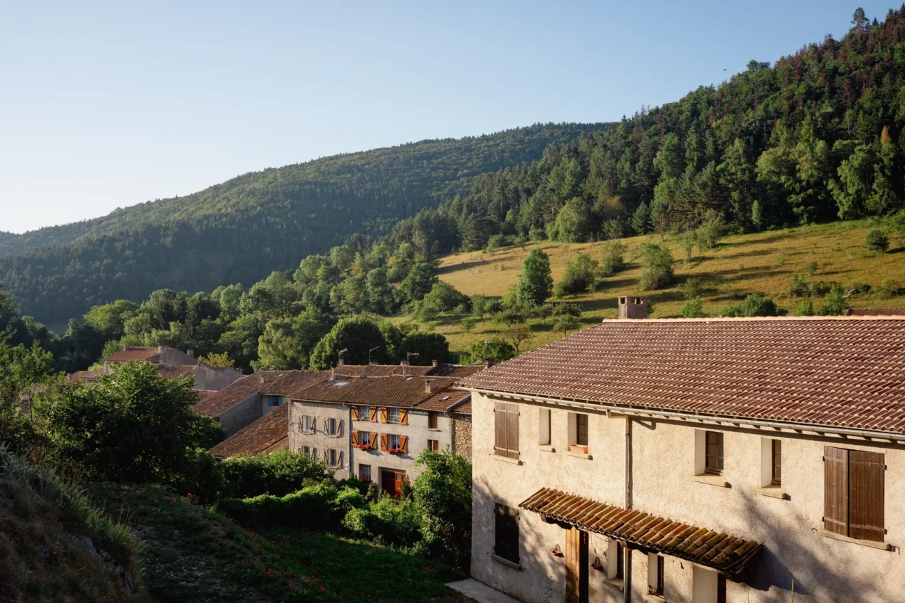 Francouzská detektivka se tentokrát bude odehrávat v lese. Zdroj: Shutterstock | TVGURU.cz Francouzská příroda.