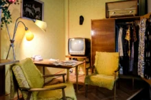 starý nábytek v obýváku