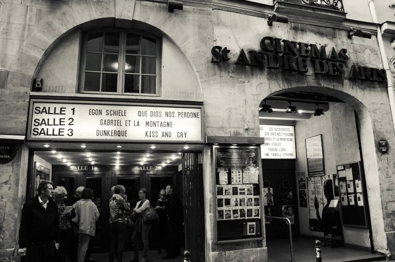 shutterstock_737422246 1 | TVGURU.cz Staré francouzské kino.