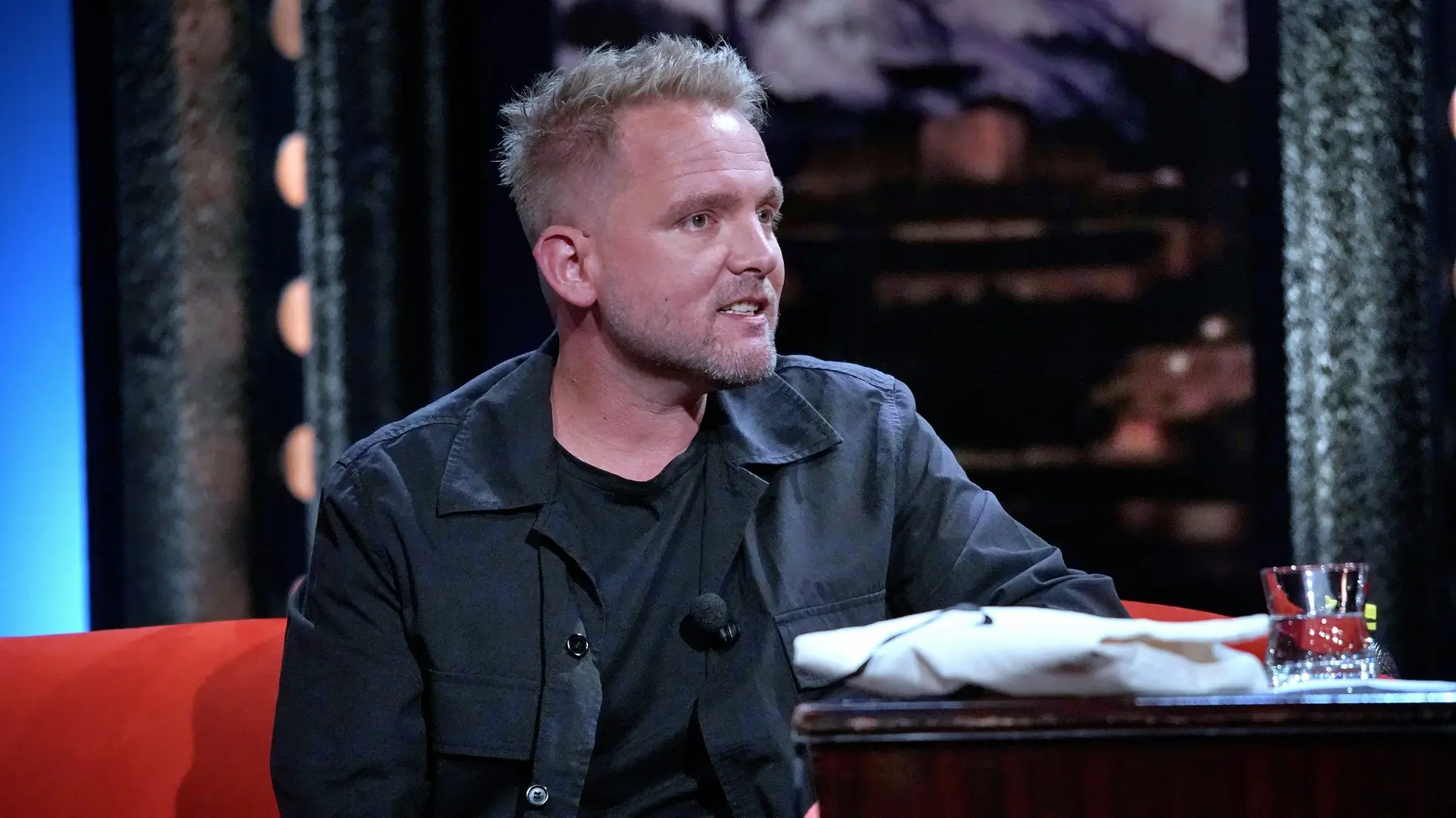 Libor Bouček na gauči během Show Jana Krause