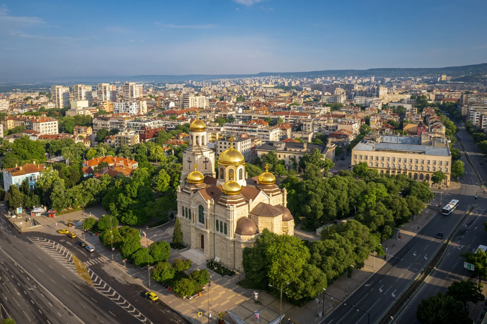 Shutterstock_2457331367 | TVGURU.cz centrum Varna