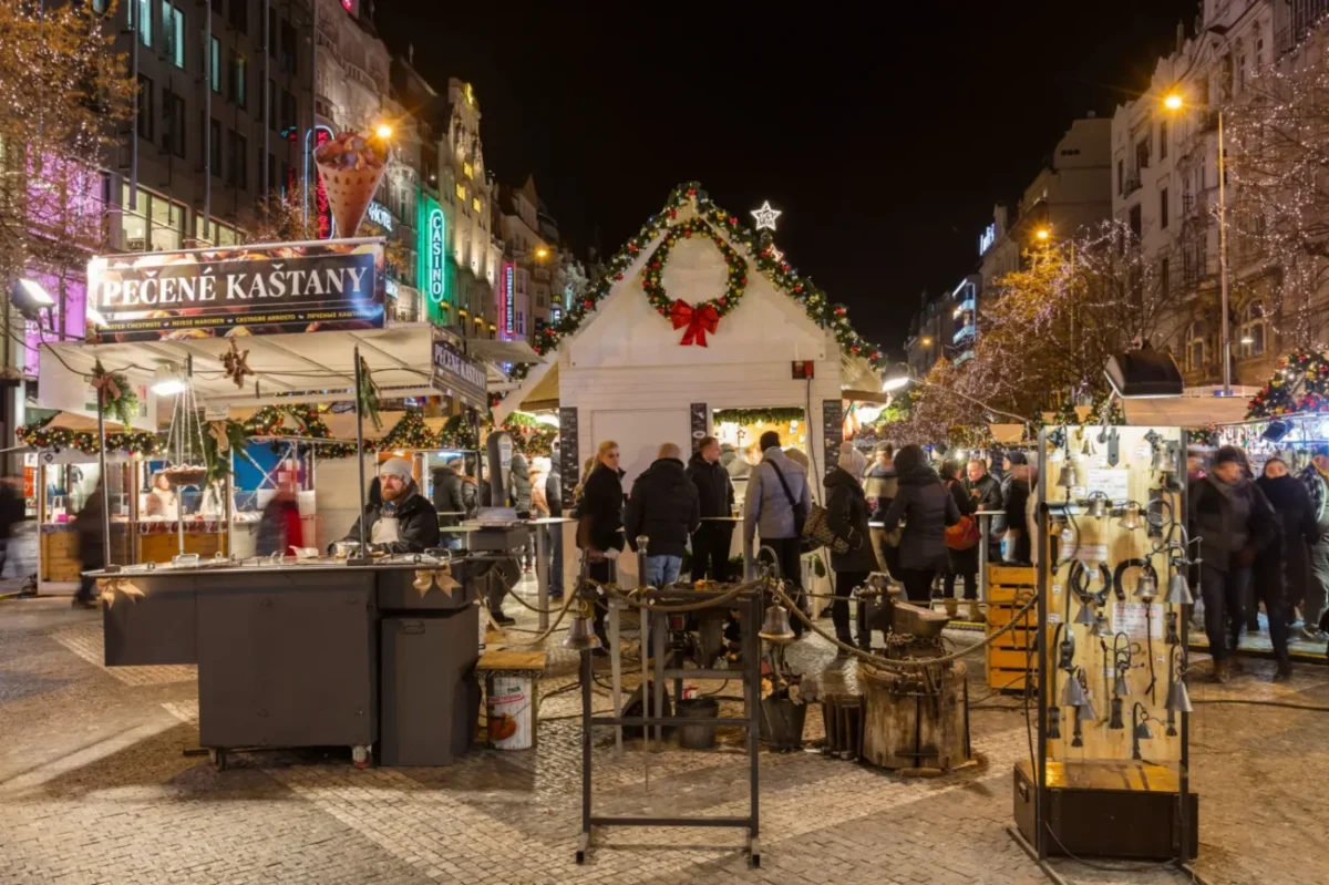 Světelné poutače v Praze máme nadále a možná jsou i původní neonové