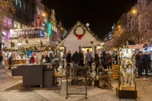 Světelné poutače v Praze máme nadále a možná jsou i původní neonové