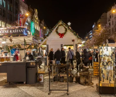 Světelné poutače v Praze máme nadále a možná jsou i původní neonové