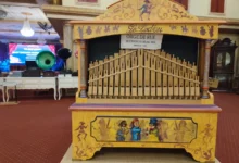 Retro dětská hudební skříňka.