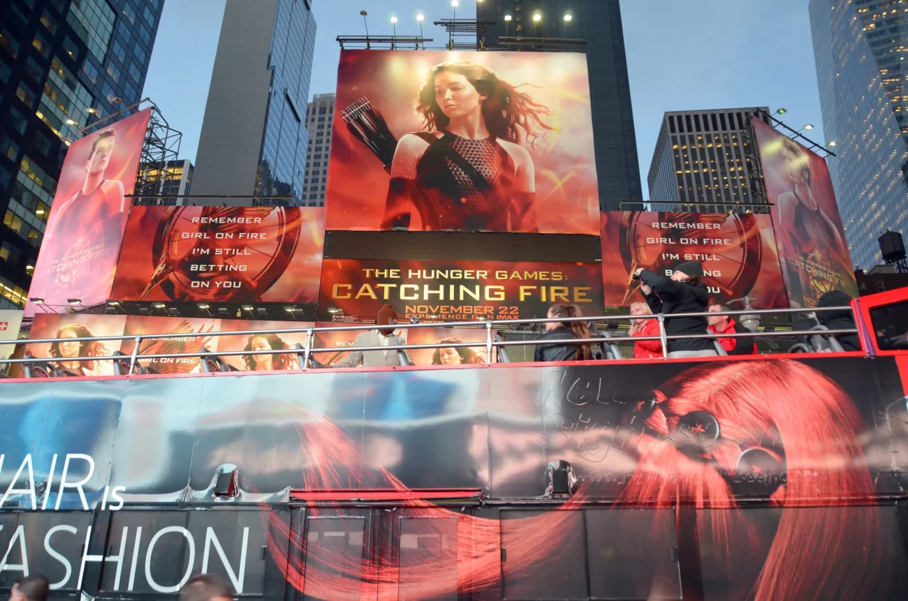 shutterstock_238395541-2 | TVGURU.cz Reklama na Hunger Games v New Yorku.