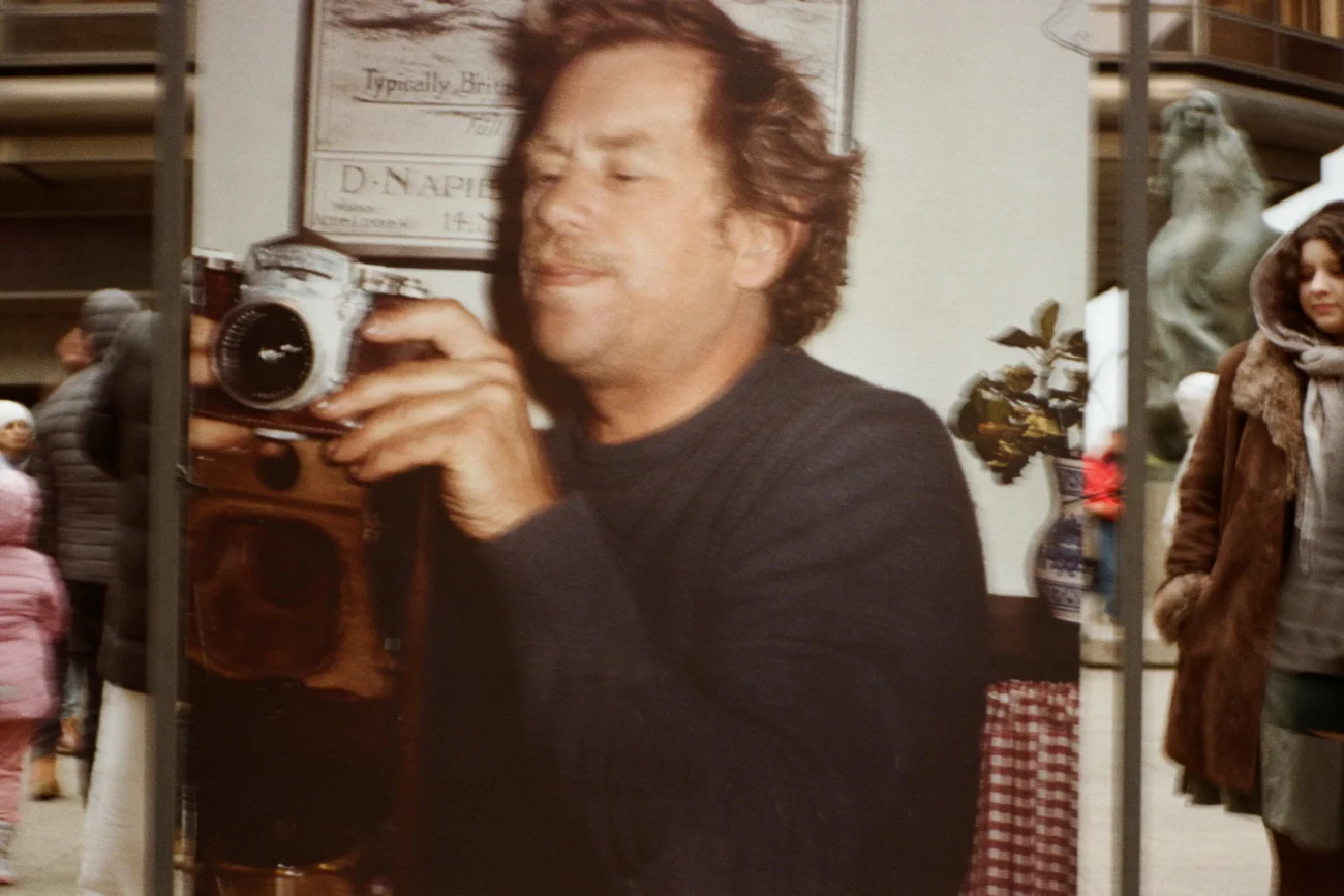 shutterstock_2594043477-2 | TVGURU.cz Václav Havel na staré fotografii.