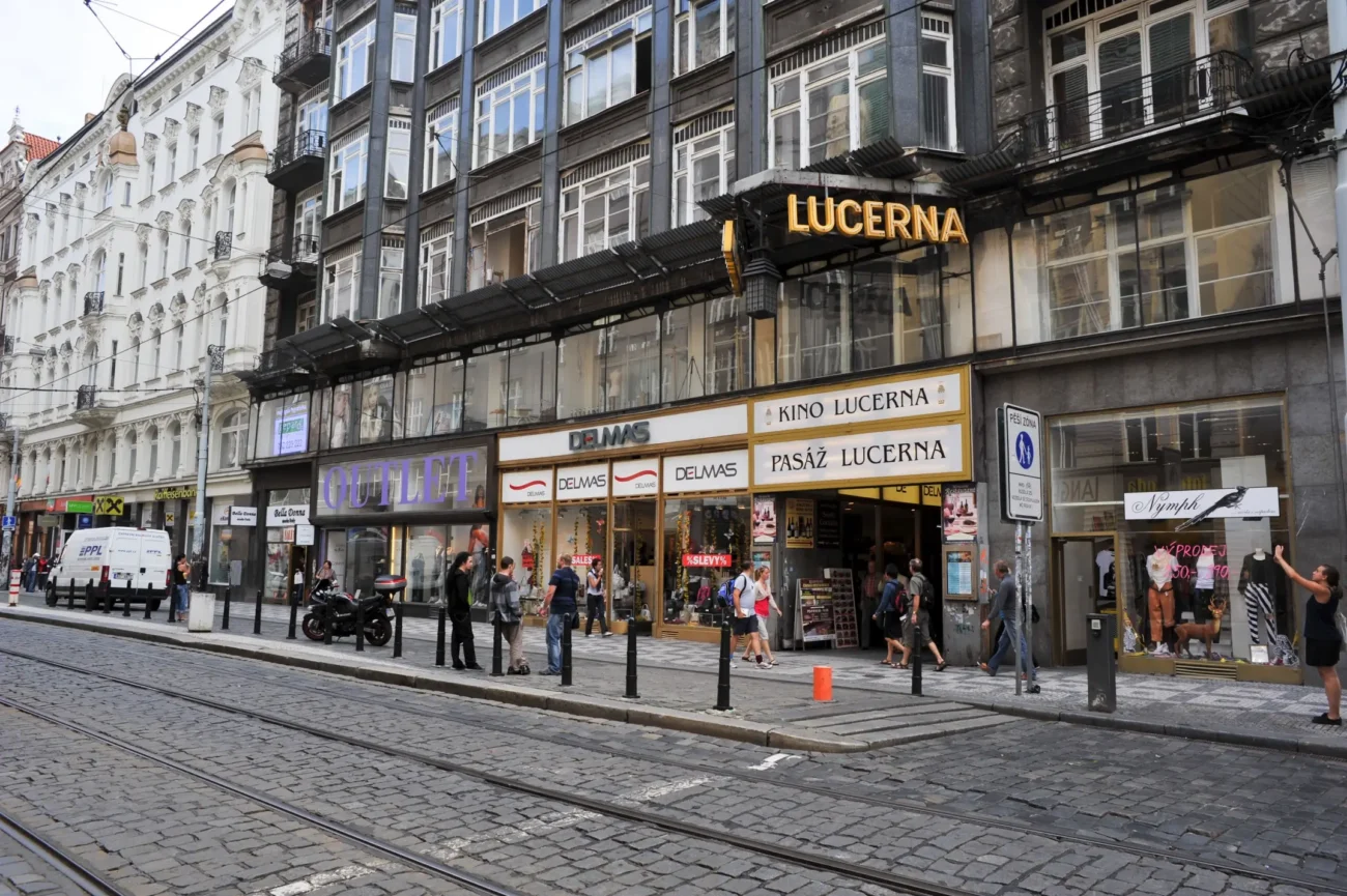 shutterstock_1586488021-2 | TVGURU.cz Kino Lucerna v Praze