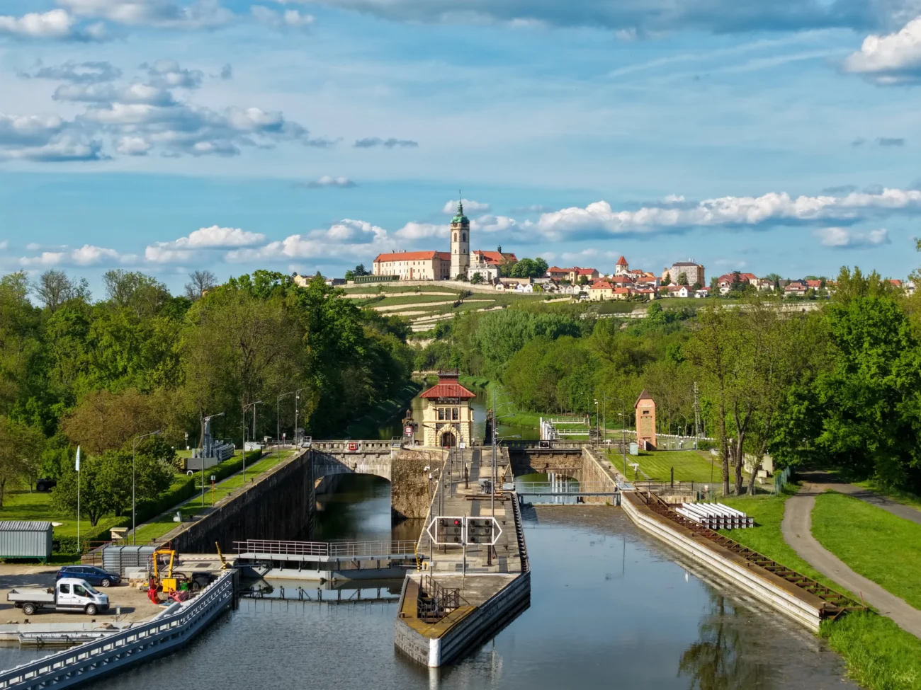 shutterstock_2625995673-2-2 | TVGURU.cz Pohled na město Mělník.