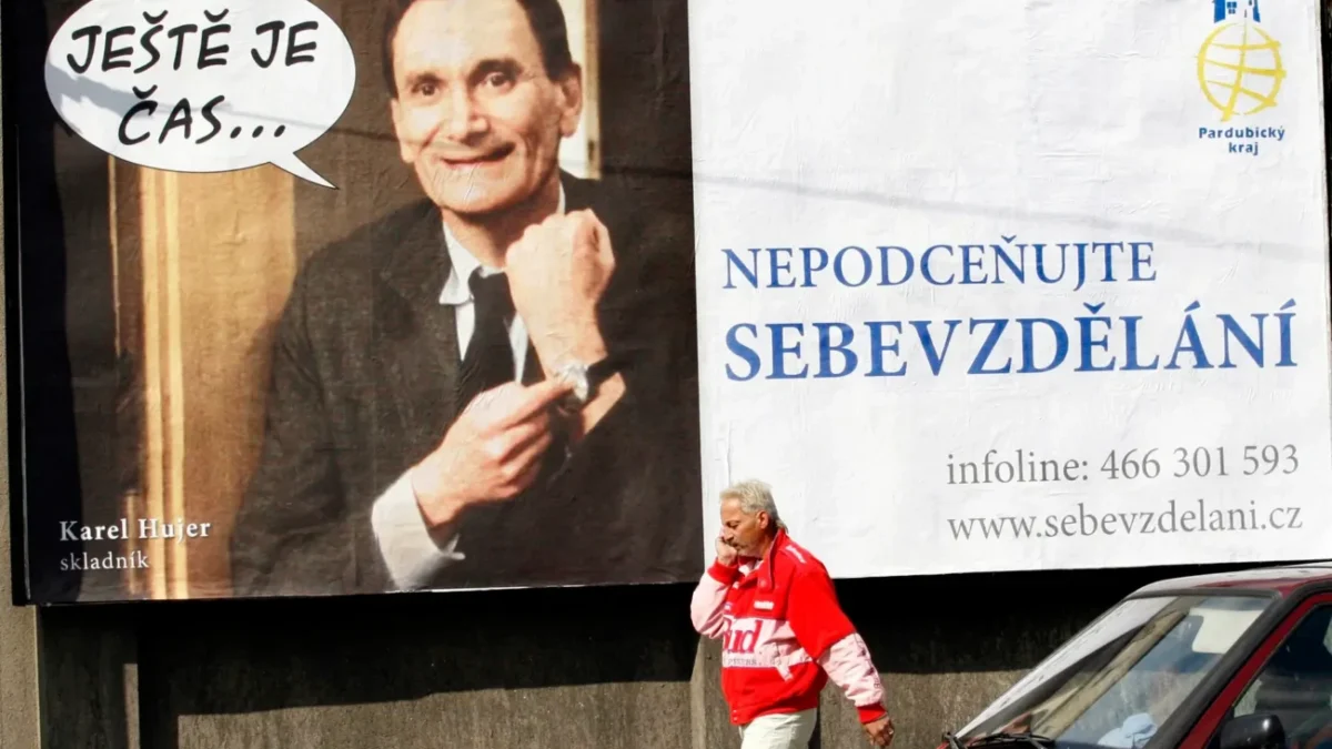 billboard s Václavem Lohniským propagující sebevzdělávání