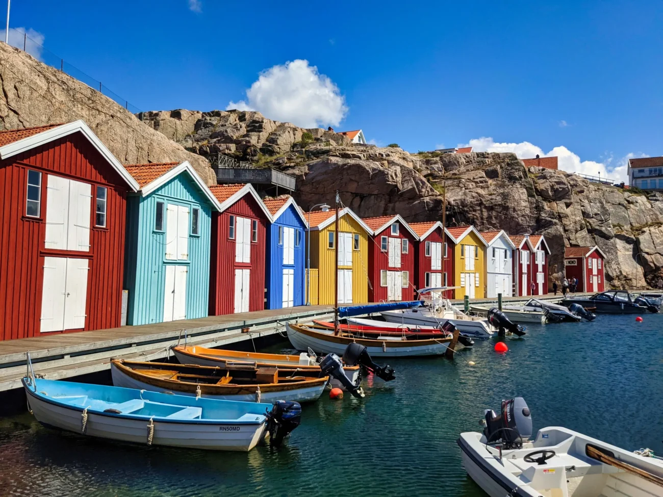 V Norsku a ve Švédsku mají vesničky se stejným názvem. Zdroj: Shutterstock | TVGURU.cz Norská vesnička s barevnými domy.