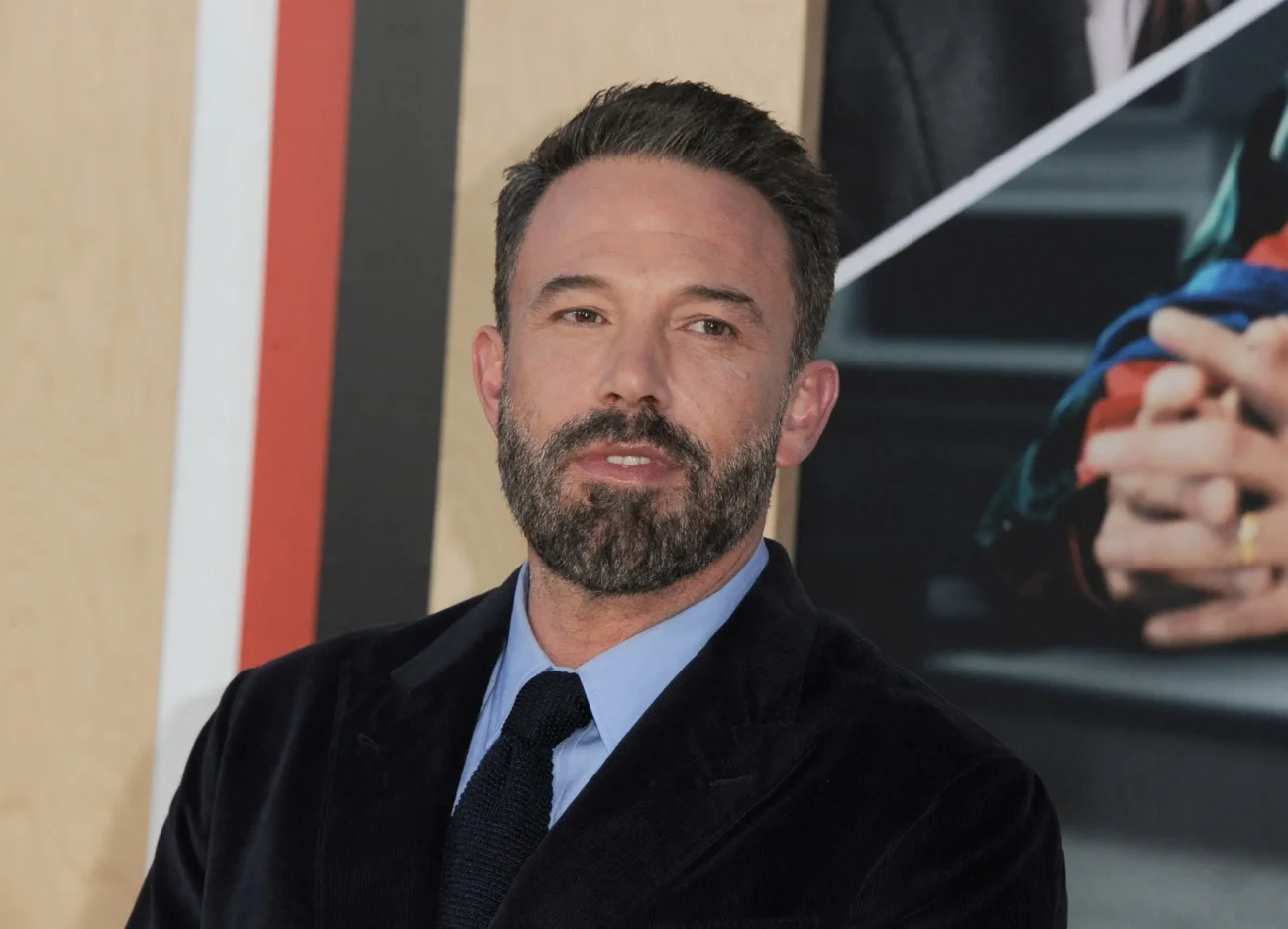 Mnoho zahraničních herců začalo svou kariéru v reklamě. Zdroj: Shutterstock | TVGURU.cz Ben Affleck v obleku.