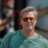 Brad Pitt ve slunečních brýlích.