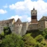 Hrad Loket za jasného dne - pohled zvenčí na architektonický komplex