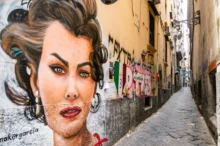 Sophia Loren namalovaná na zdi v Itálii.