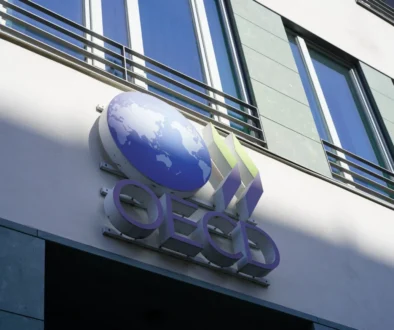 logo OECD na domě