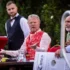 Maroš Kramár sedí v kočáru a tváří se šokovaně